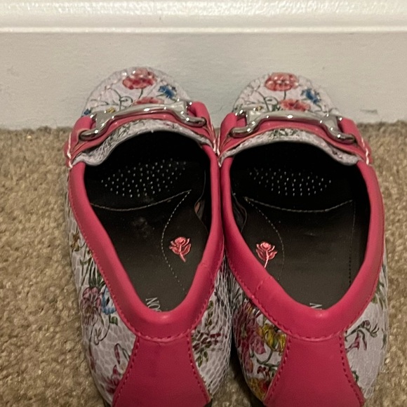 Ros Hommerson Womens Floral Loafers Regina Pink Leather Slip on Size 5M - Picture 6 of 6